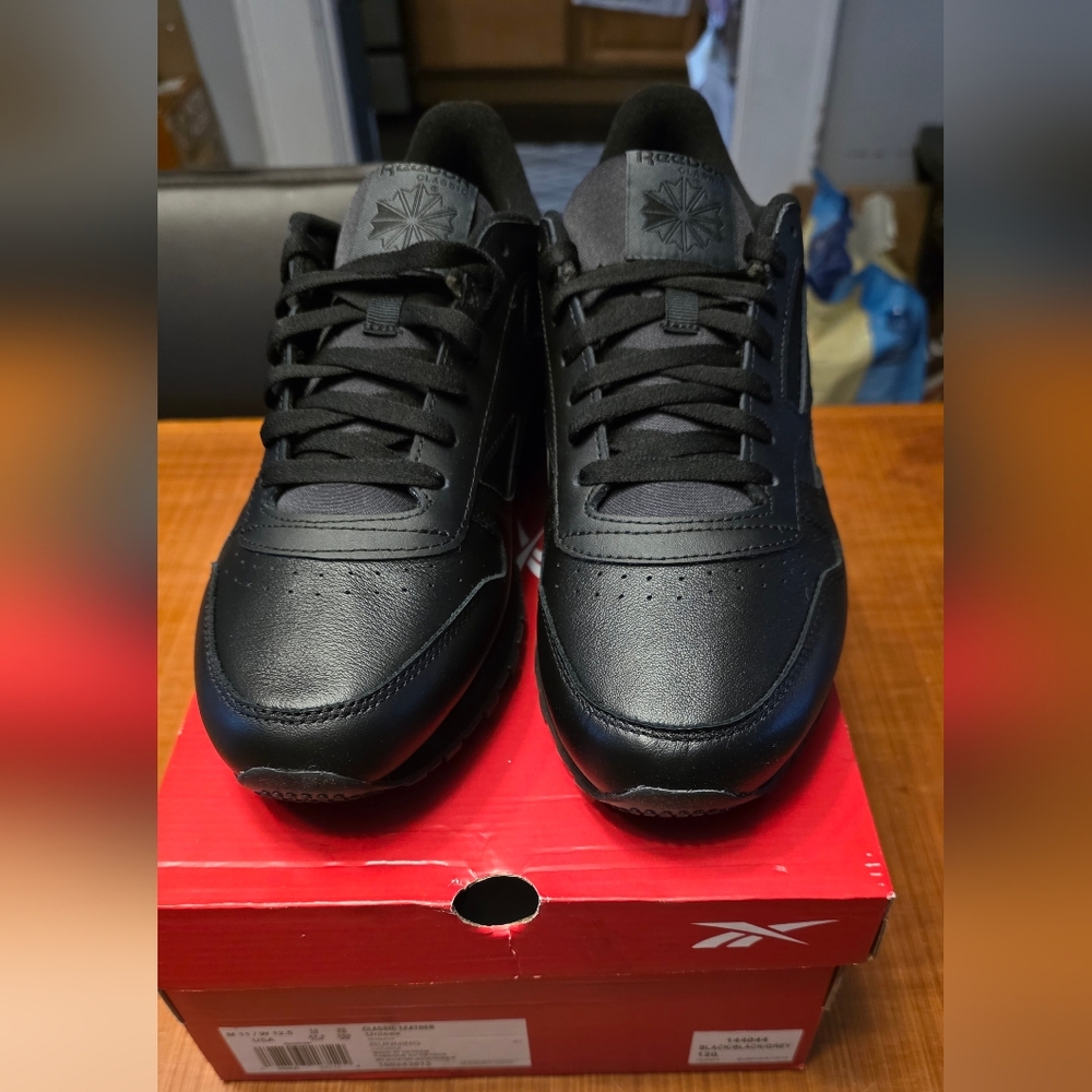 Reebok Men's Black Sneakers